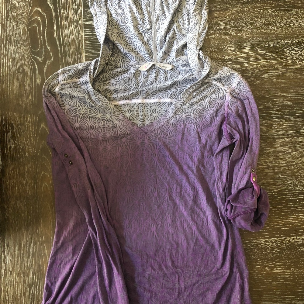 Lightweight ombré pullover